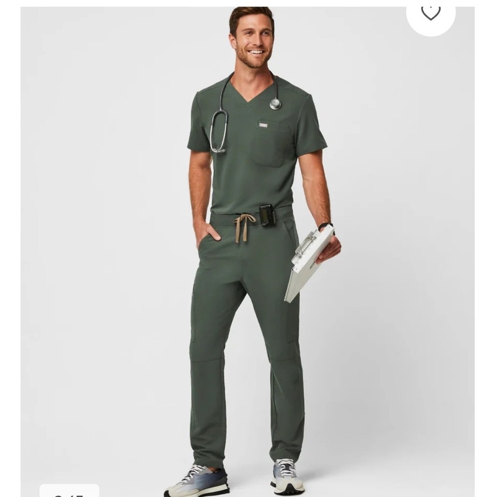 FIGS Technical Collection Men L Moss Green Tansen Jogger/Leon V-neck Scrub Set